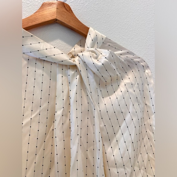 Club Monaco Cream Micro Dot Long Sleeve Mock Neck Twisted Drape Blouse Size L - Picture 7 of 7